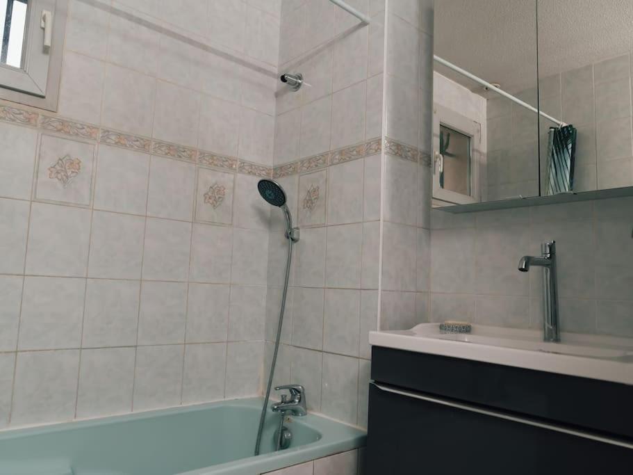 Apartamento La Perle Rose Only Women Femmes Uniquement Vénissieux Exterior foto